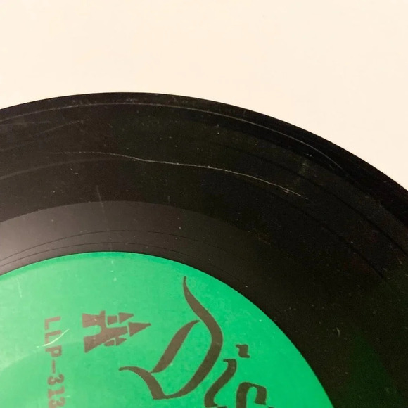 Vintage 1965 Disney Winnie the Pooh and the Honey Tree 7  Inch Record and Book - Picture 16 of 16